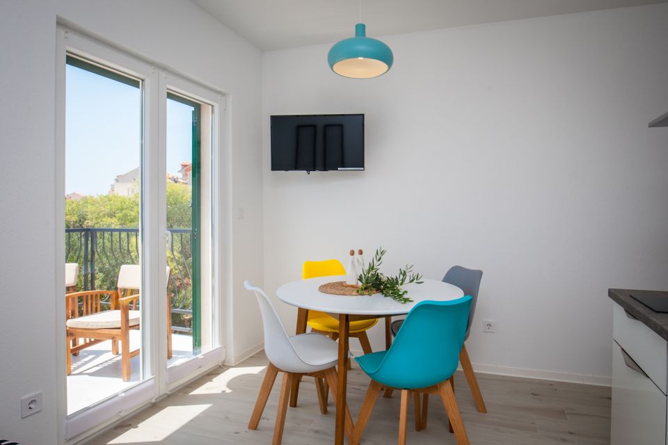 Apartment A2+1, first floor - dining table by the balcony door