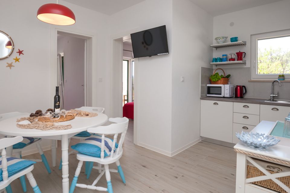 Apartment A4, first floor - living and dining room