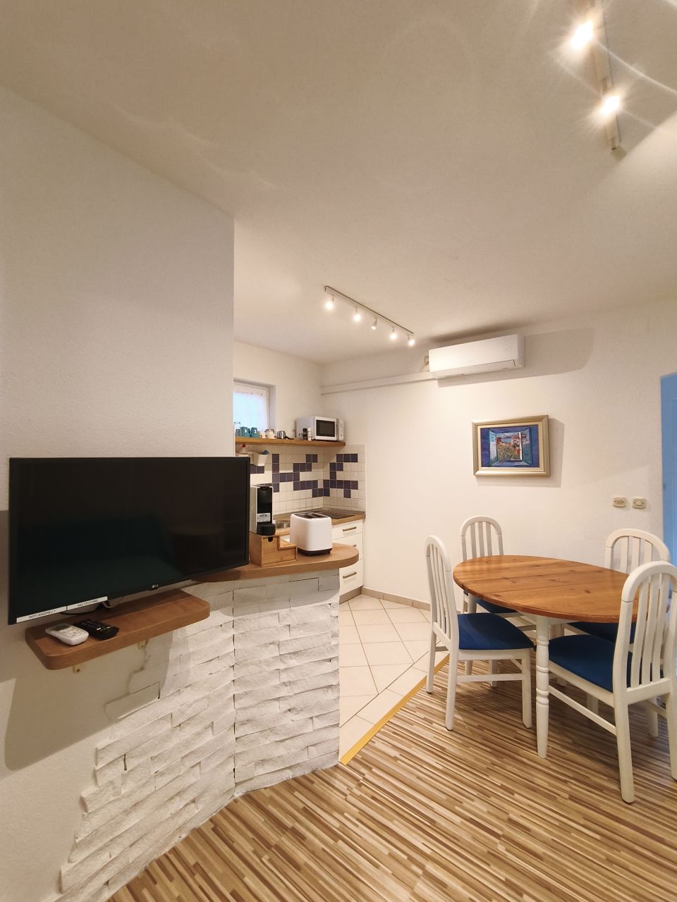 Apartment A4, ground floor - living room with TV