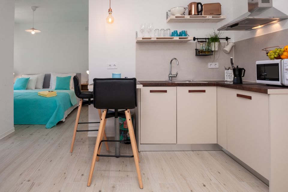 Studio A2, first floor - open-plan room