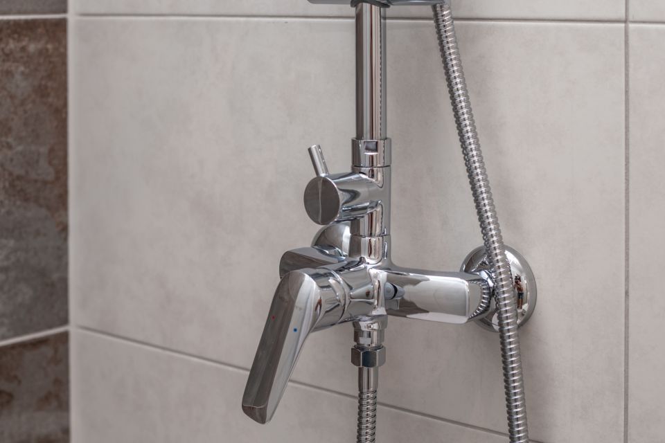 Studio A2, first floor - shower